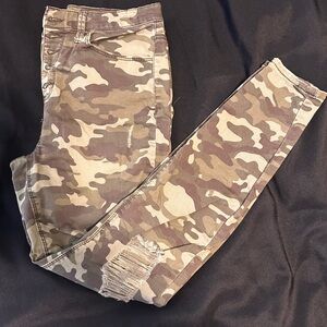 Mudd High-Rise Camo Jeggings – Stretch Skinny Pants‎ (Juniors 11)